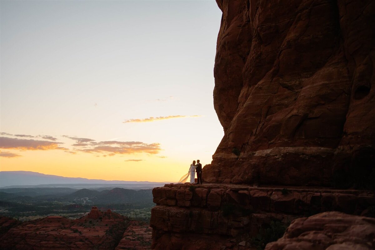 tinted-events-design-and-planning-sedona-wedding-portrait-sunset-photography-memories-by-lindsay-destination-wedding-planning