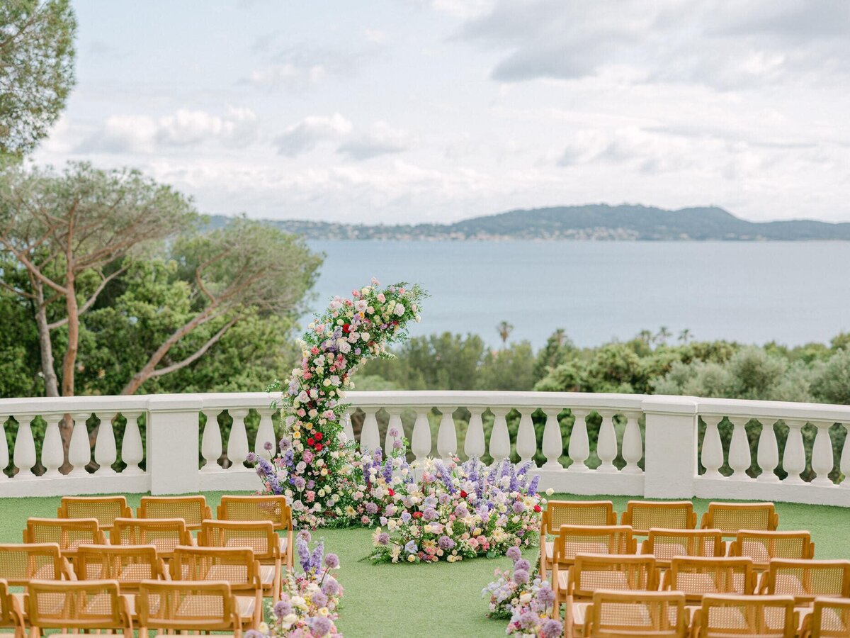 floral-decoration-with-a-view-of-the-sea