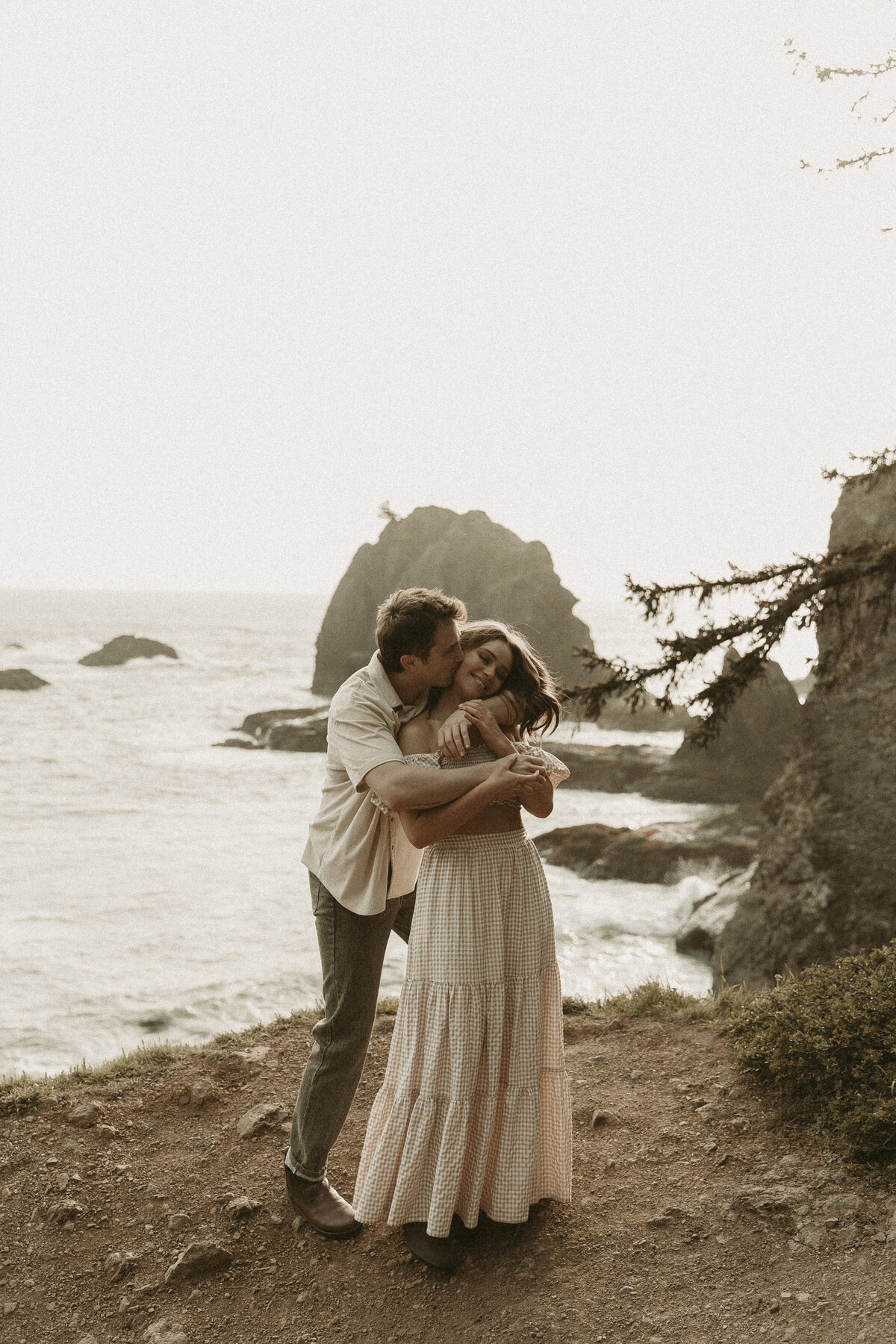 AbbyReePhotography-SecretBeachCouple-85