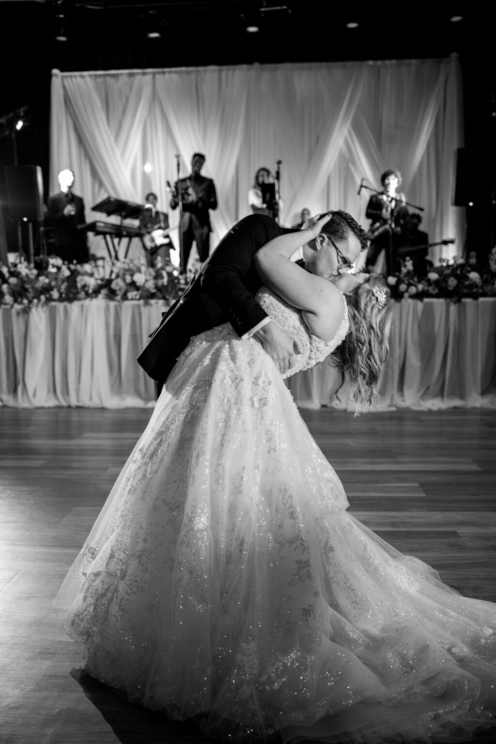 dance-floor-wedding-portrait-at-temple-beth-el