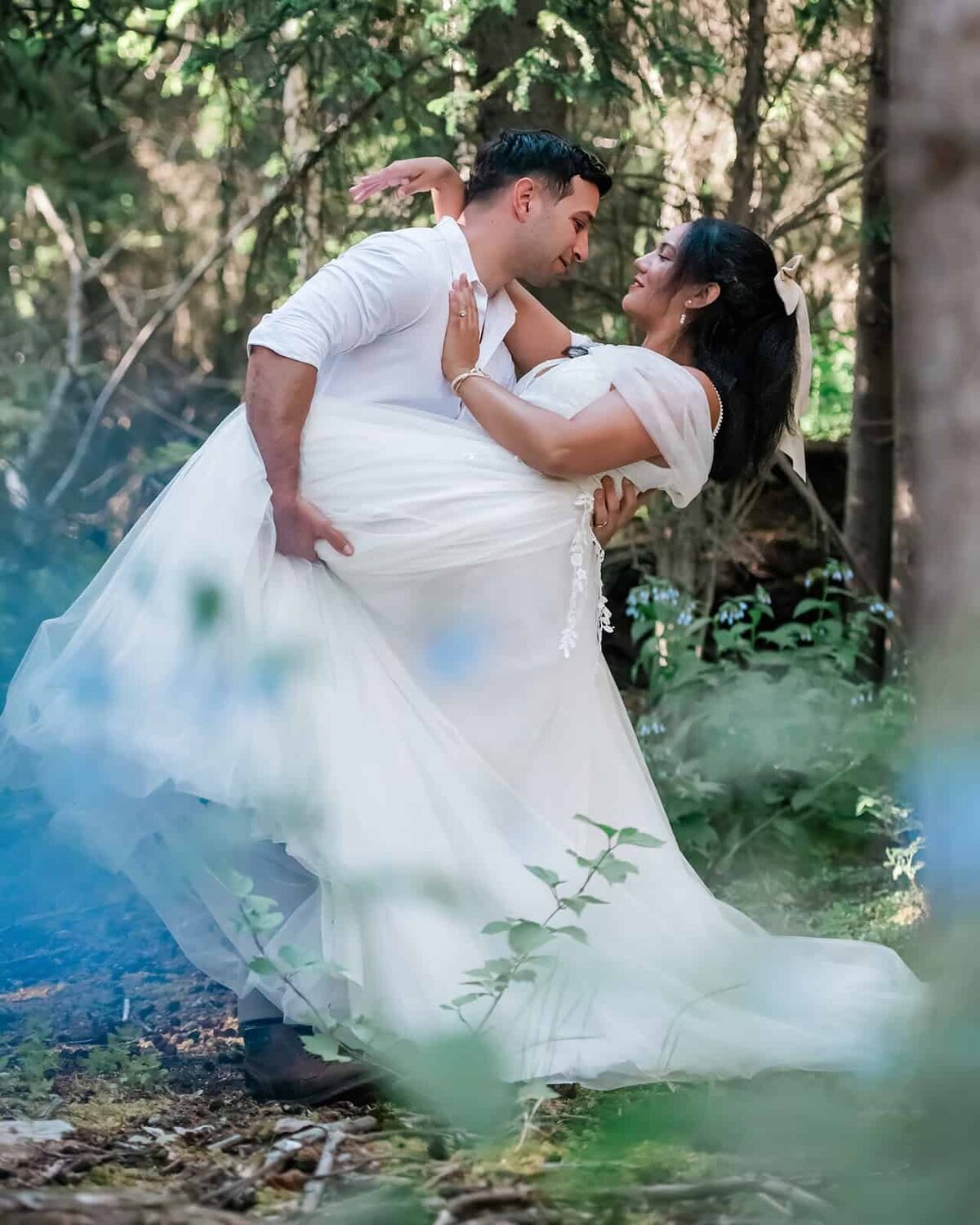 where-to-have-a-romantic-adventure-wedding-in-alaska-Soul-and-Sky-Weddings