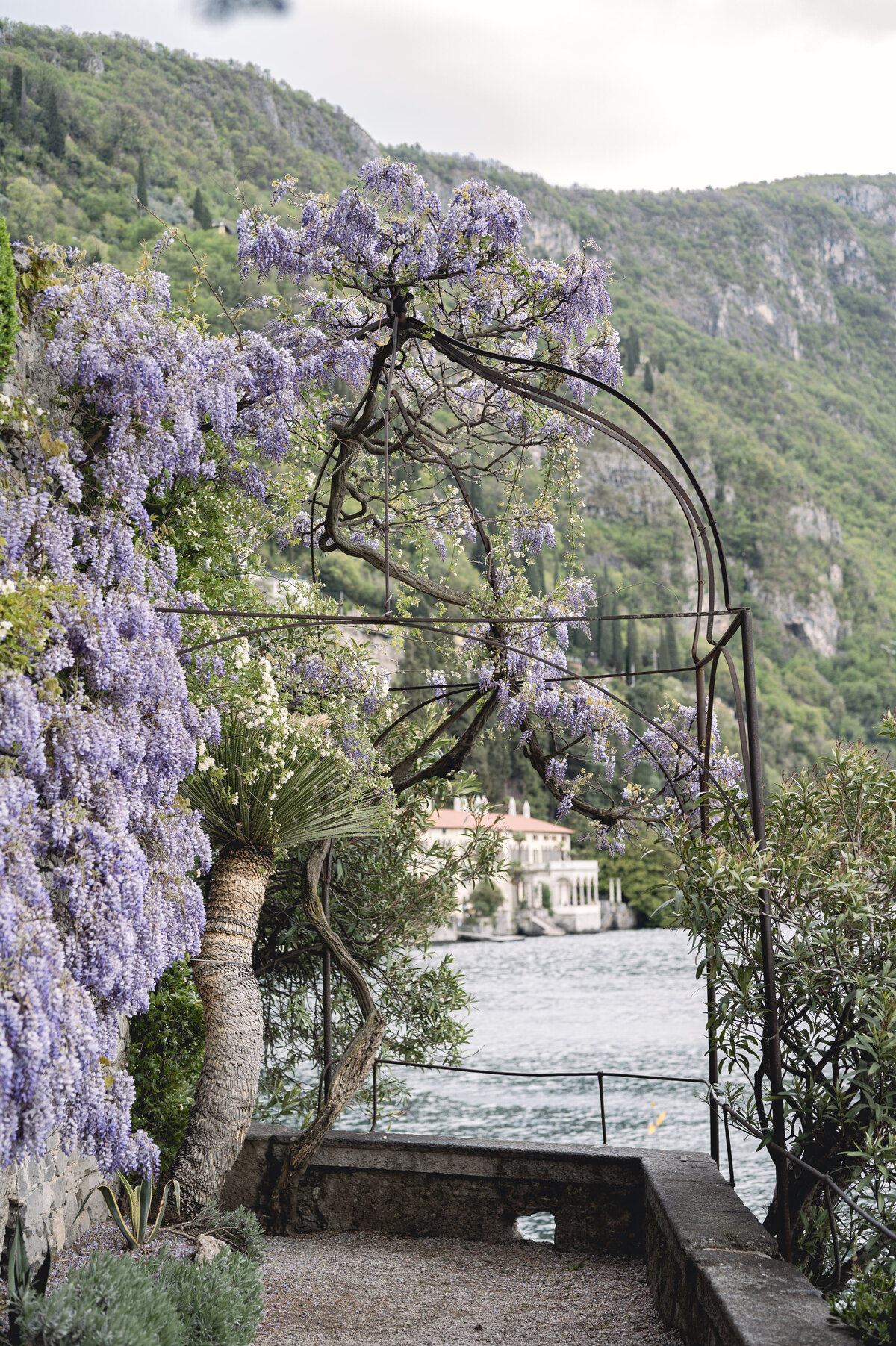 Dimos Bablis Studio Luxury Wedding Photographers Greece and Italy Santorini Wedding Villa Cipressi pastel  _043