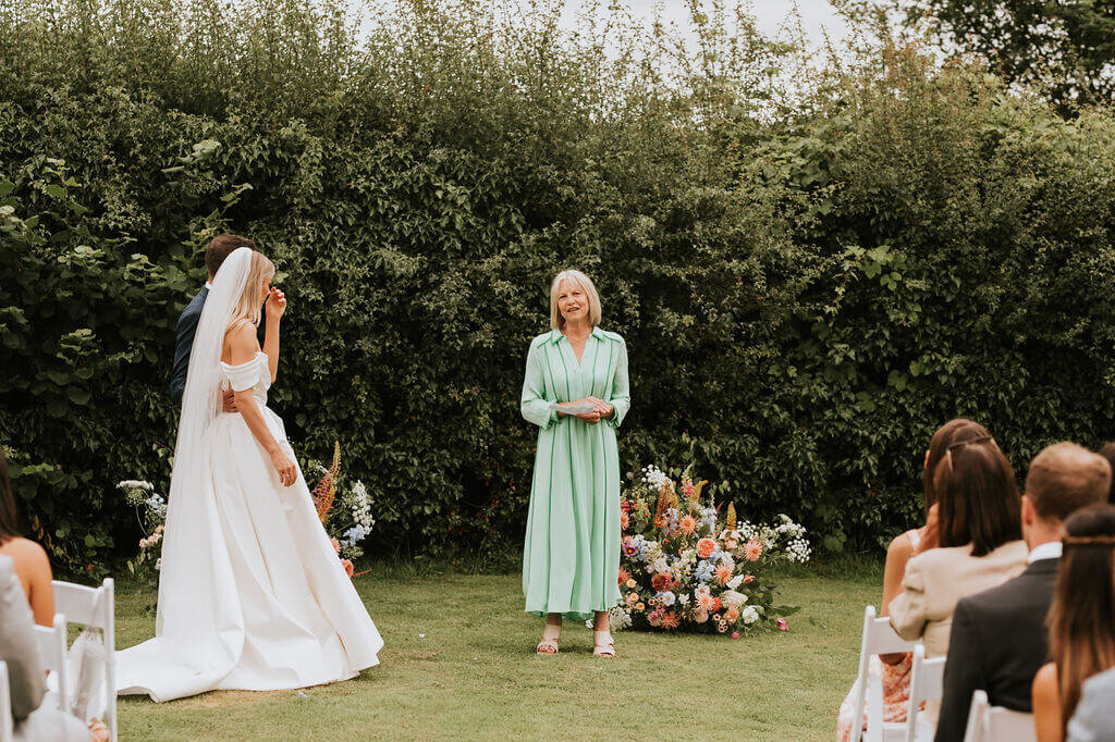Issy-and-Bella-Floral-Design-Wedding-Florist-Herefordshire-Broadfield-Court-j&N49