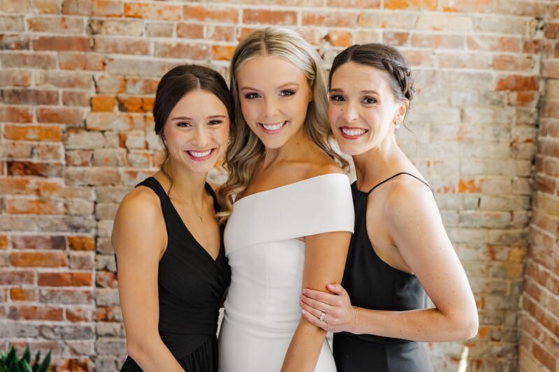 Bride Getting Ready with Mom and Bridesmaids at The Loft on 6th058