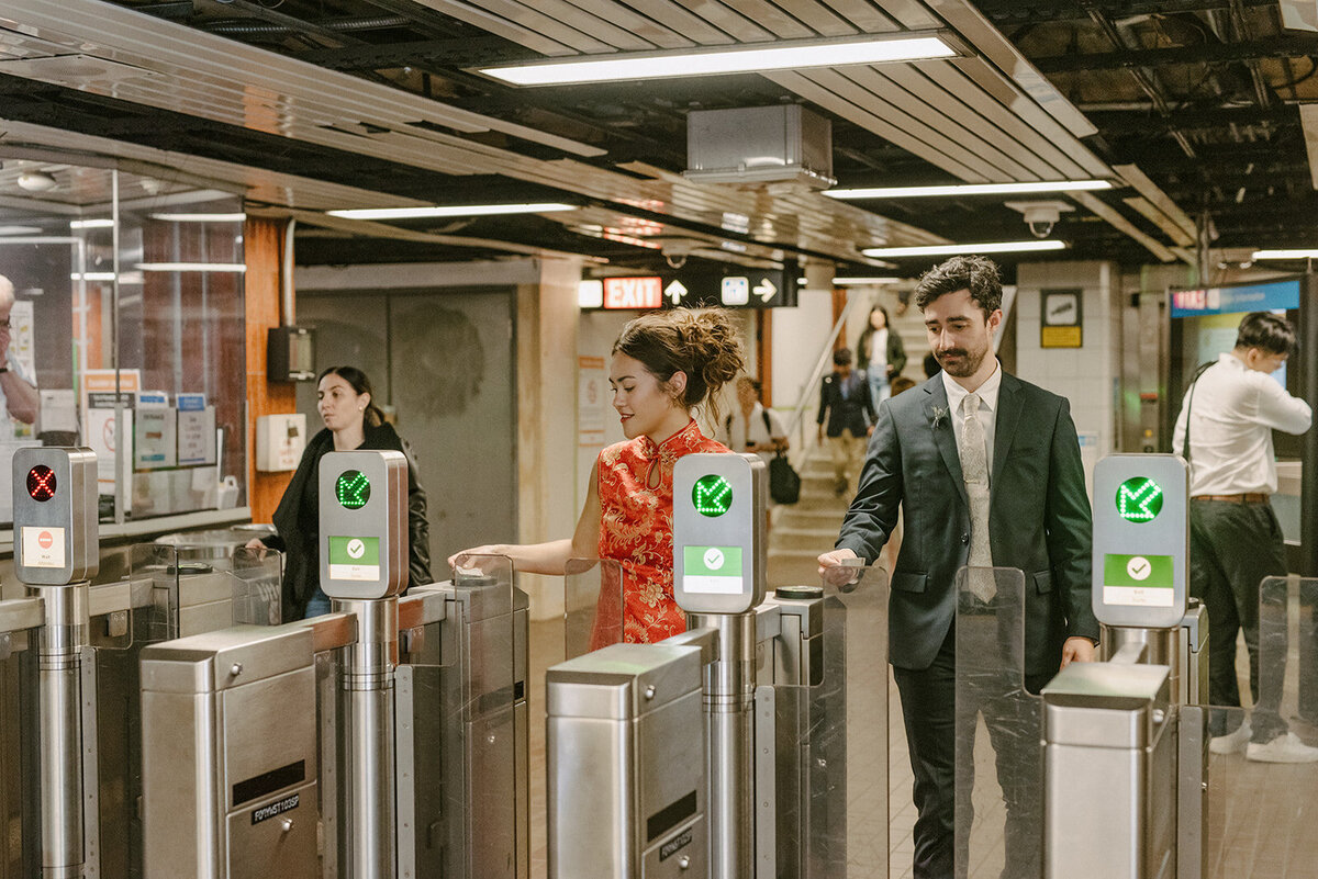 toronto-city-elopement-city-hall-ttc-subway-sugar-beach-fun-romantic-sumer-wedding-2791