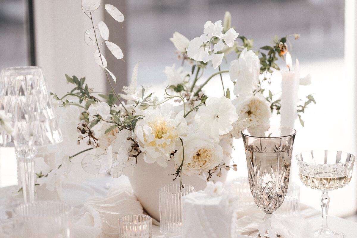 Monochromatic-Luxury-Wedding-Photography-Wintergarden-Pittsburgh-8694