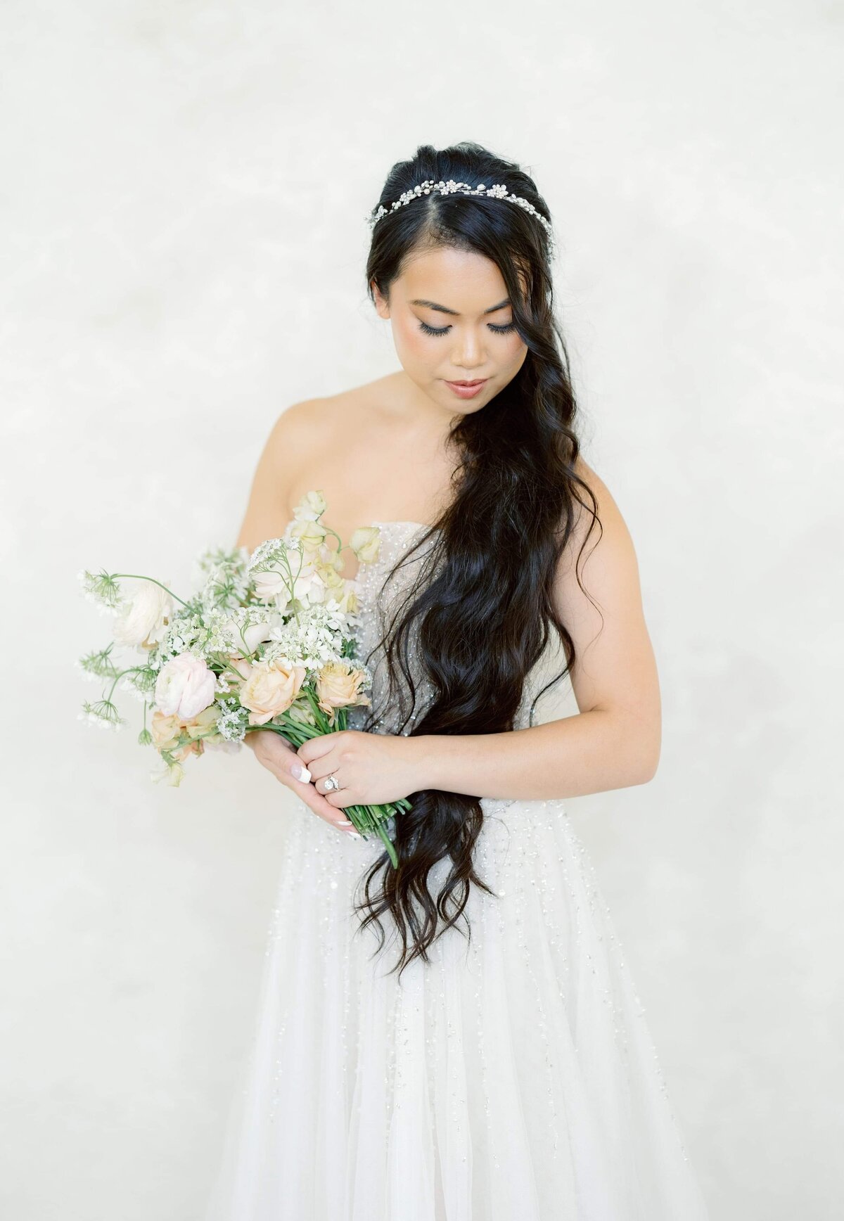 bride holding bouquet