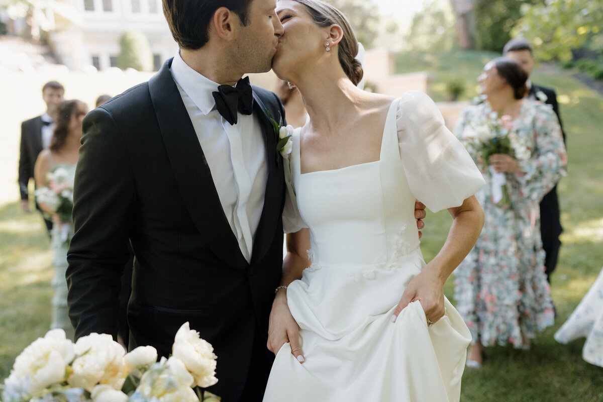 Romantic Indianapolis wedding photography bride and groom