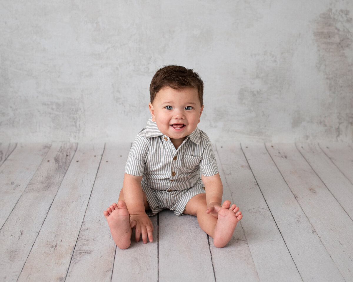 Baby boy sitting portrait captured by Laura King