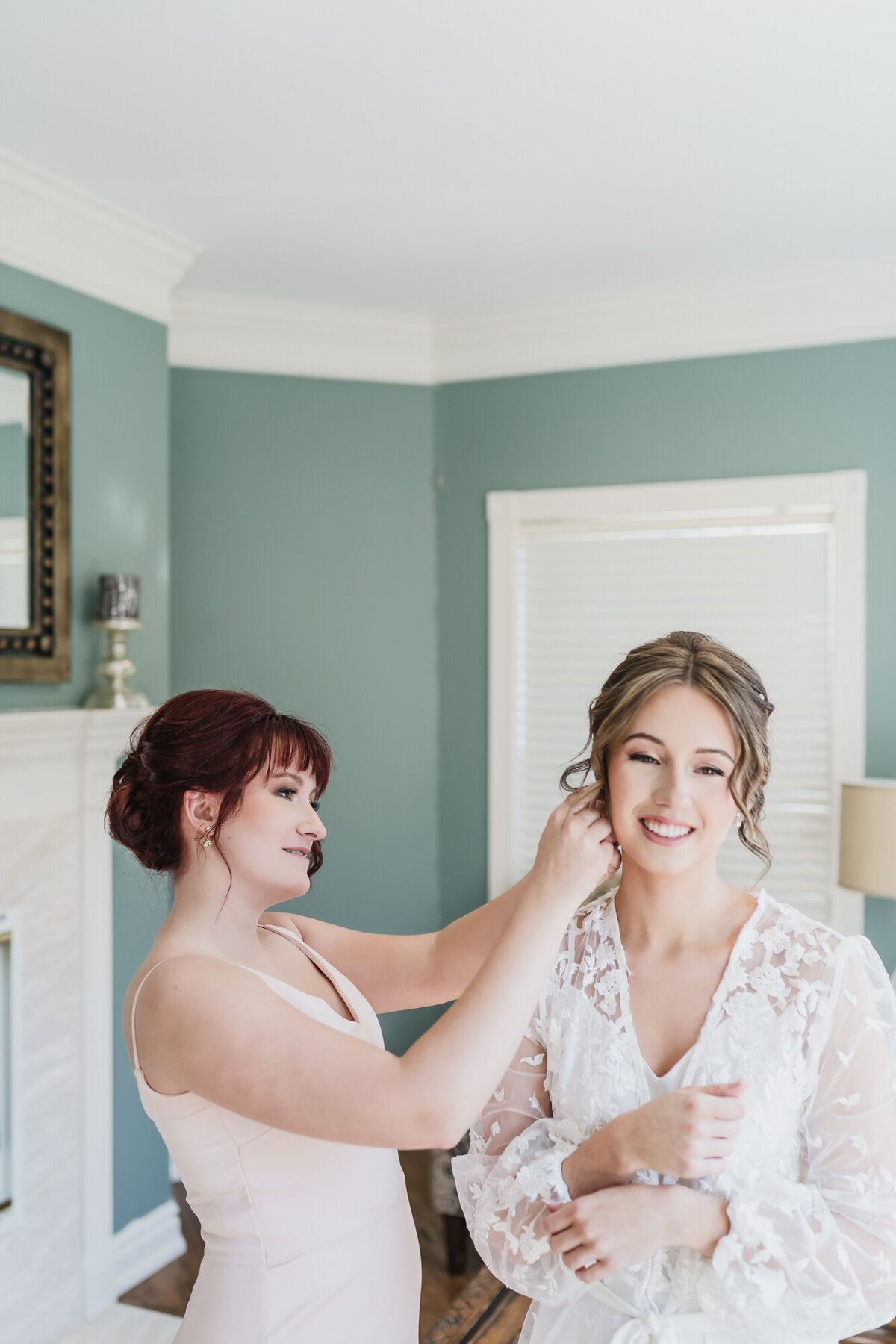 BLUSH AND BLACK SPRING PLANTERRA CONSERVATORY WEDDING IN WEST BLOOMFIELD, MICHIGAN PROVIDED BY KARI DAWSON, TOP-RATED DETROIT WEDING PHOTOGRAPHER, AND HER TEAM6