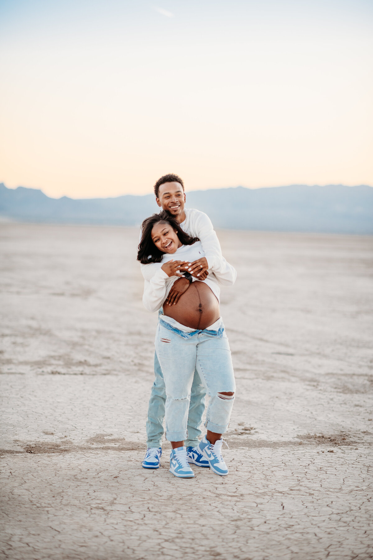 Maternity-Photos-Dry-Lake-Bed (1)