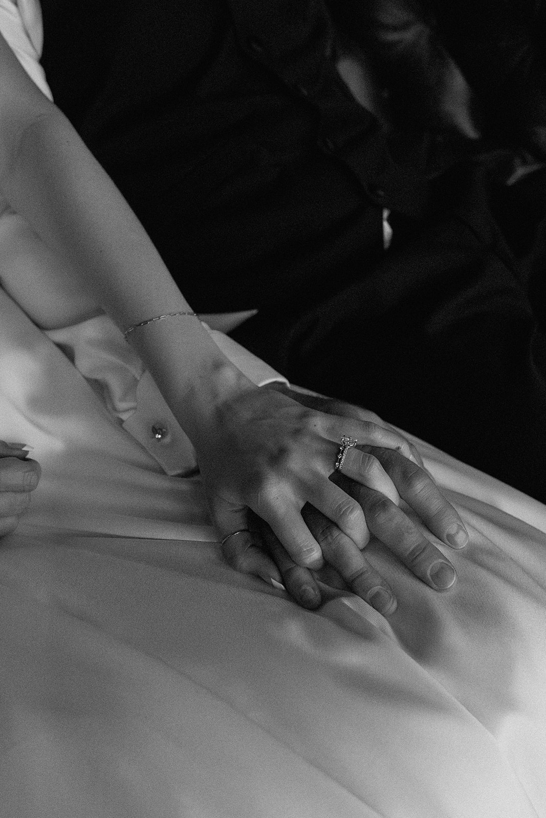 Minnesota wedding photographer capturing playful, true-to-life love stories across Minneapolis, St. Paul & Duluth. Relaxed, timeless photos for real couples.