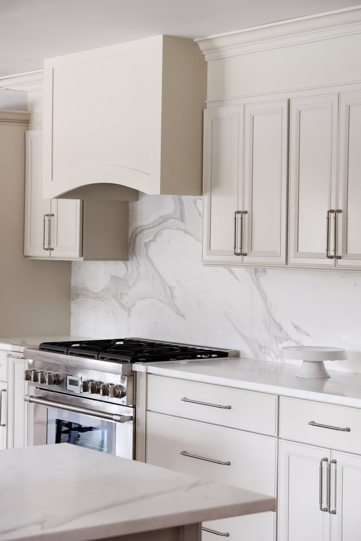 creamy-white-kitchen-reno-new-orleans-lrm-architecural-design-03