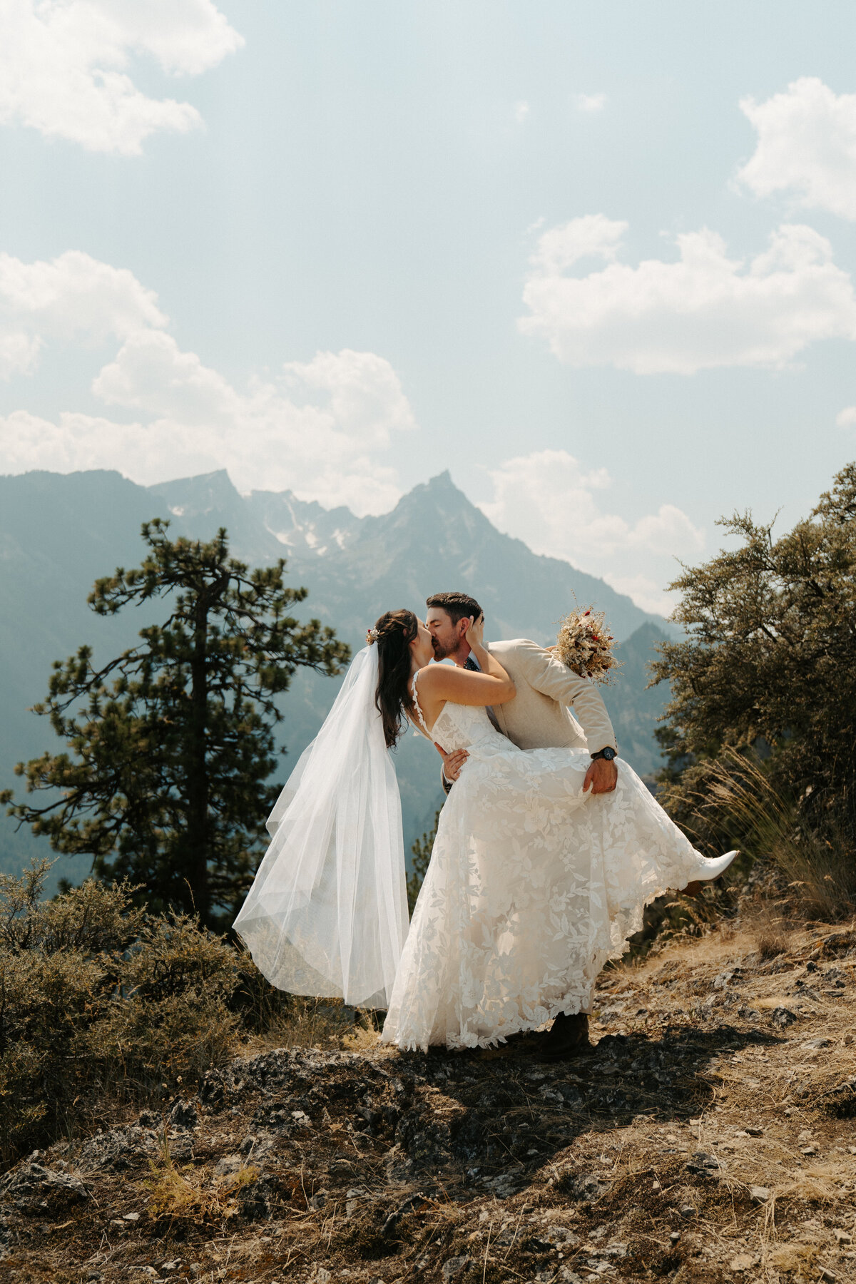 Colleen&Chase-Bitterroot-Valley-Elopement-VenturetoElope-327