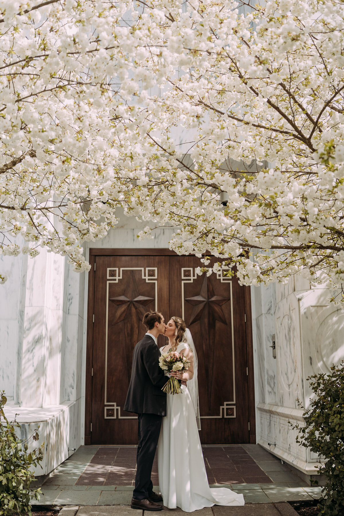 Joyce Li Photography Destination Wedding Elopement Engagement Lifestyle Portrait Photographer West Coast Seattle Washington California portlandoregontemplewedding-22