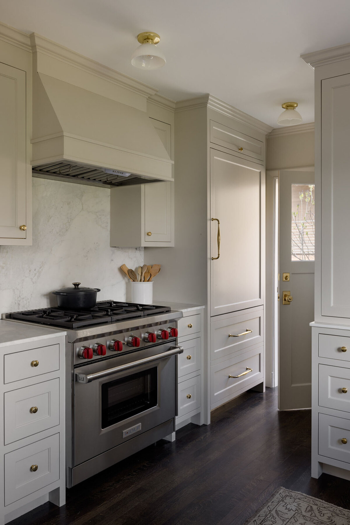 3A-classic-british-kitchen-brass-hardware-neutral-cabinet-wolf-range-painted-hood
