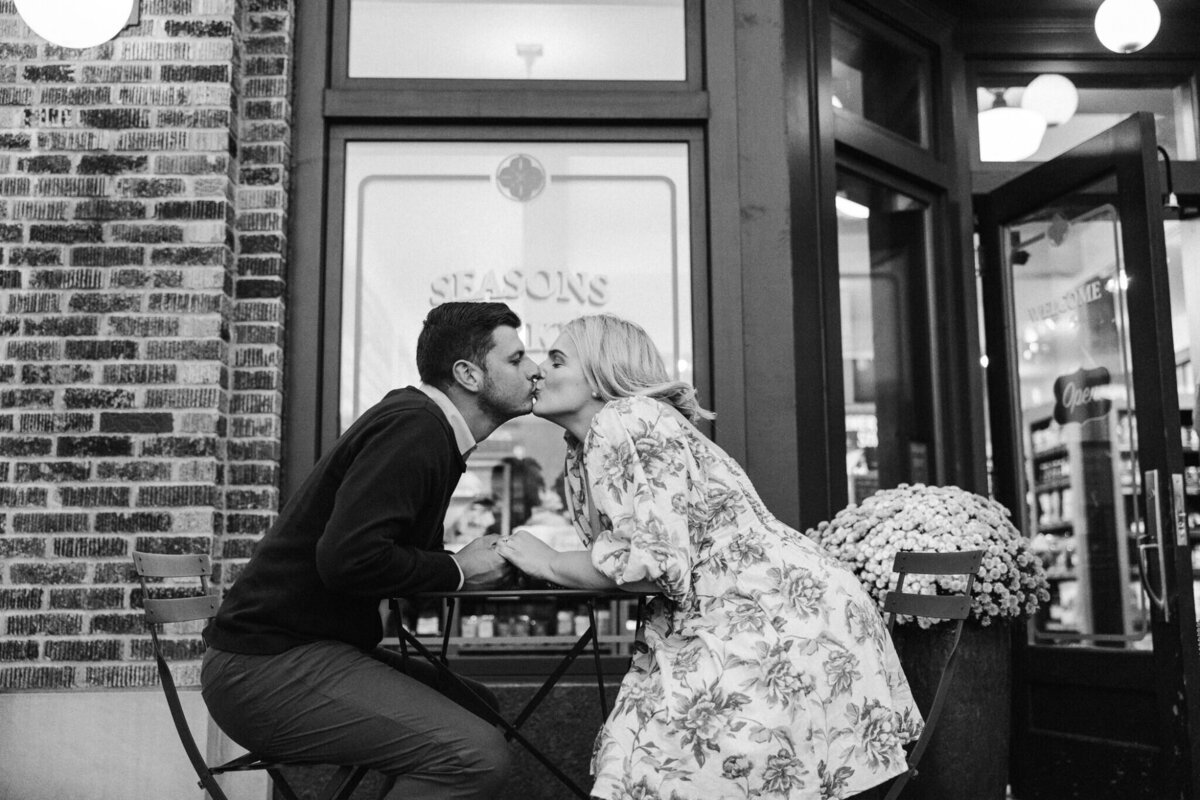 smith-and-co_downtown-detroit-engagement-25-2048x1366