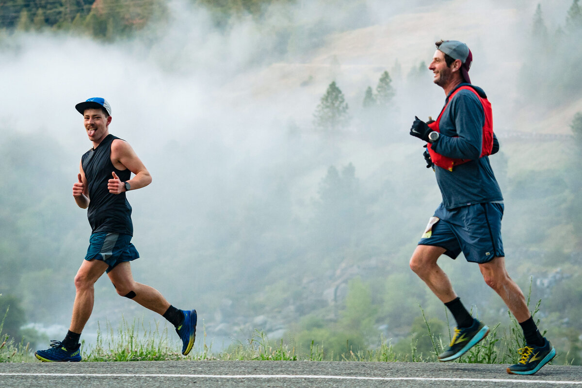 kansas-city-sports-photography-0110-two-runners-in-race-with-smoke