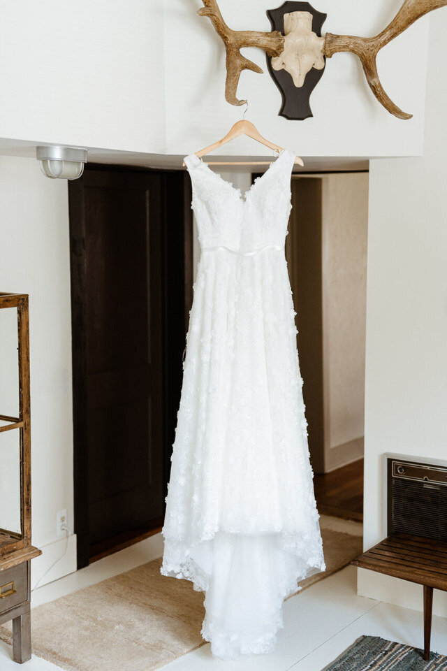 Catskills-Wedding-Planner-Foxfire-Mountain-House-Wedding-Canvas-Weddings-Wedding-Gown