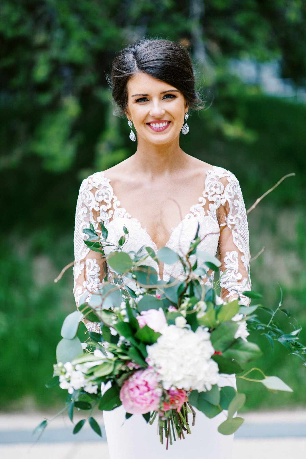 Minnesota bride with her flowers