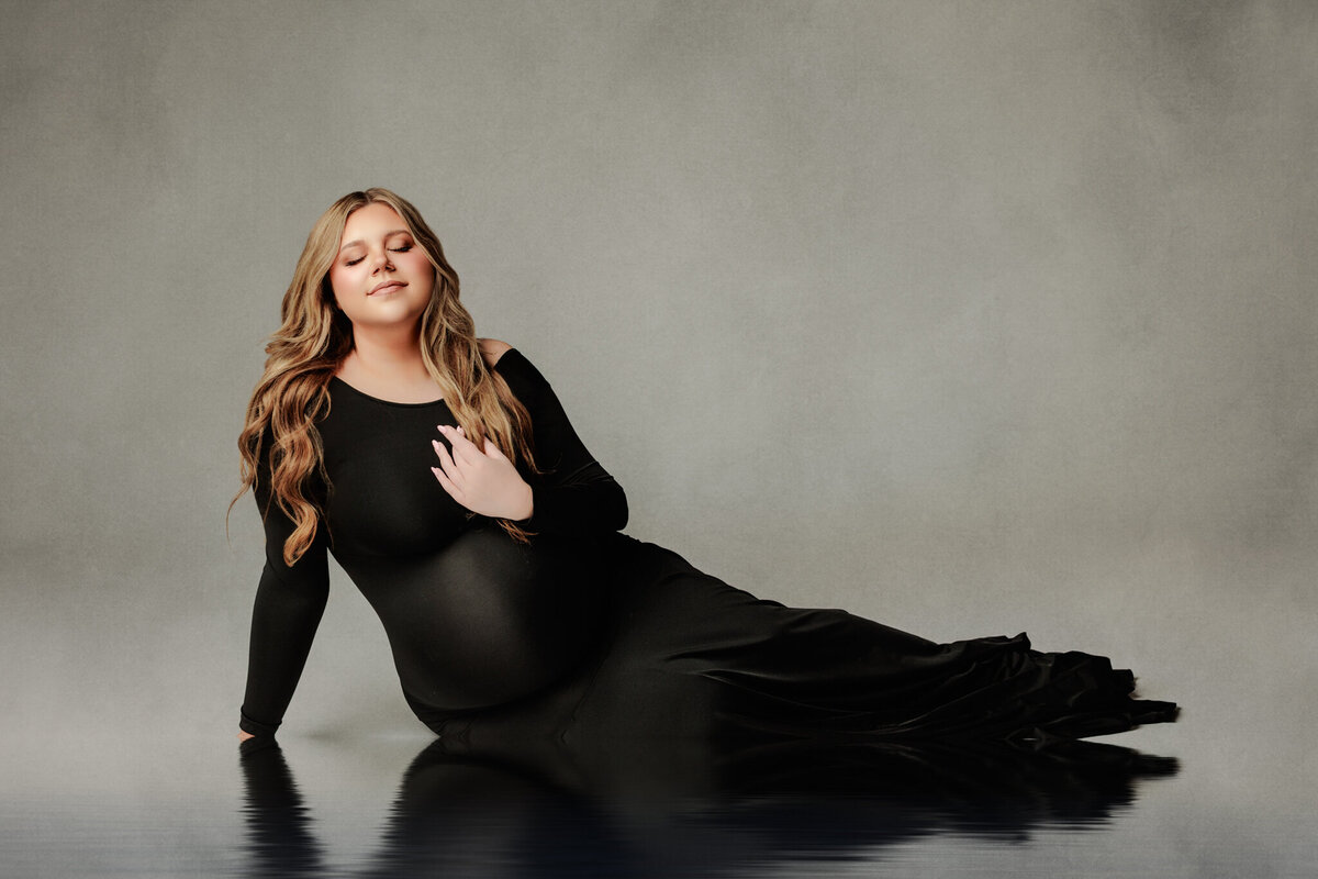 NW Arkansas maternity photoshoot, Fayetteville AR maternity photography, maternity portraits near me