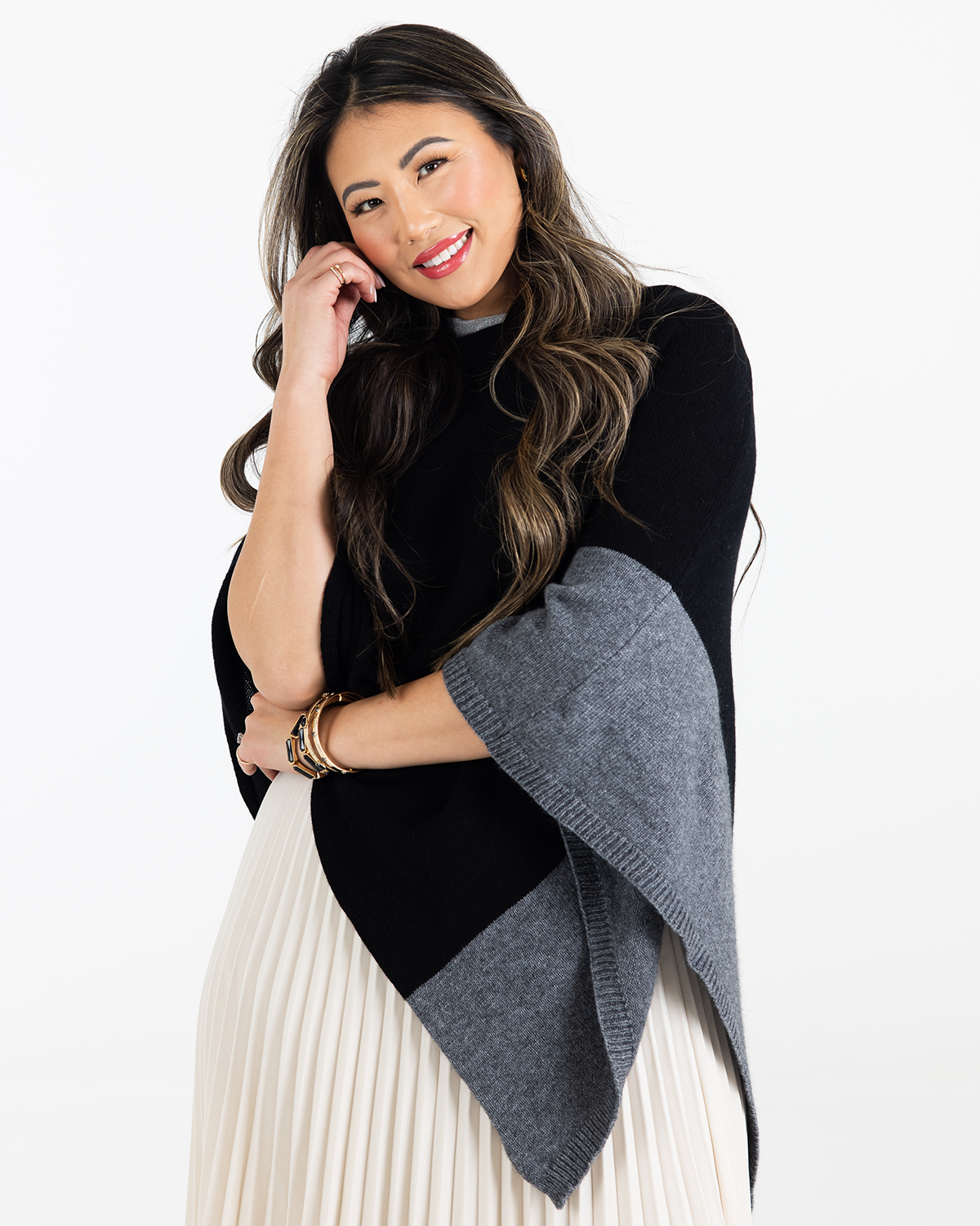 Sun Valley Poncho Cashmere Black Gray Heidi Hennessy.png