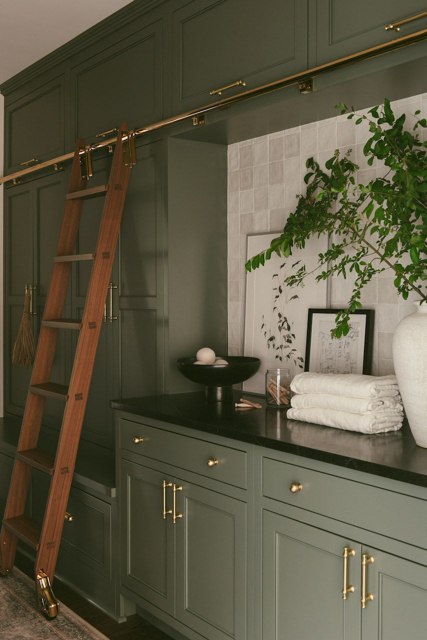 E8491784-DDDF-43E1-B33C-3367F7C26051