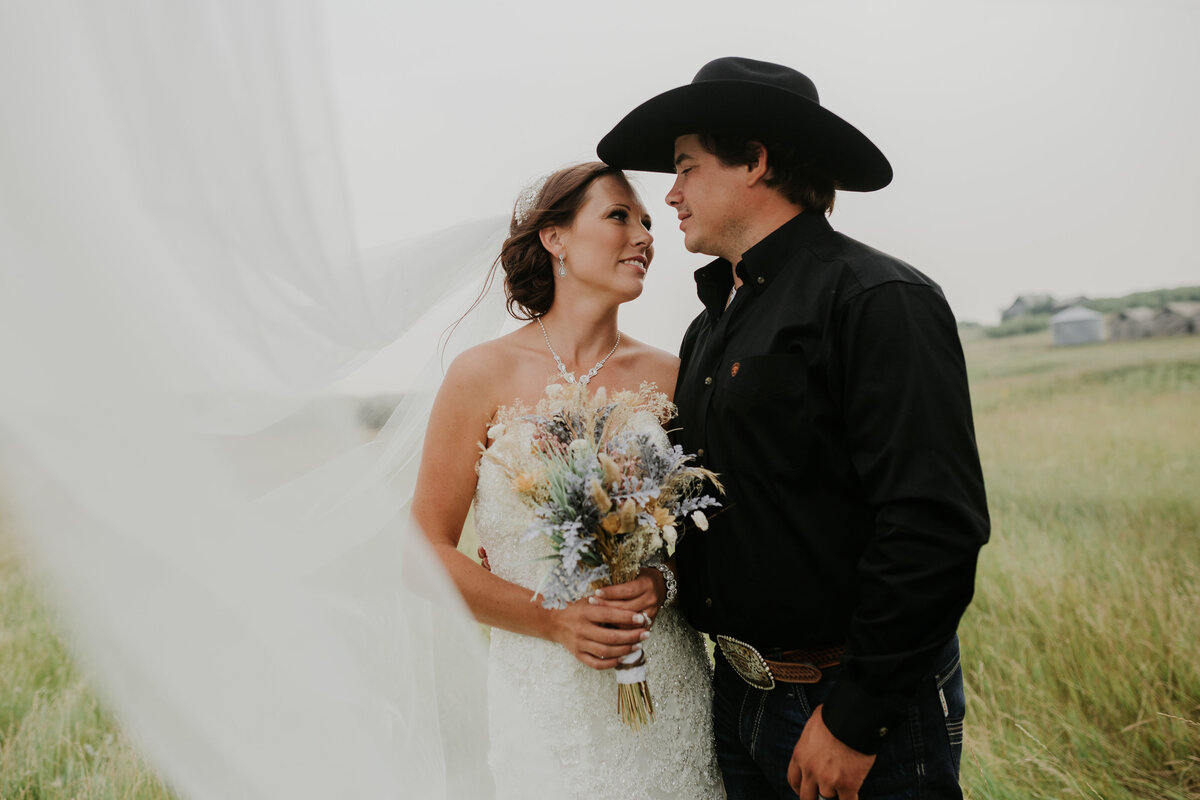 Kirstie+Shadoe_Strathmore-Horse-Carriage-Wedding-173