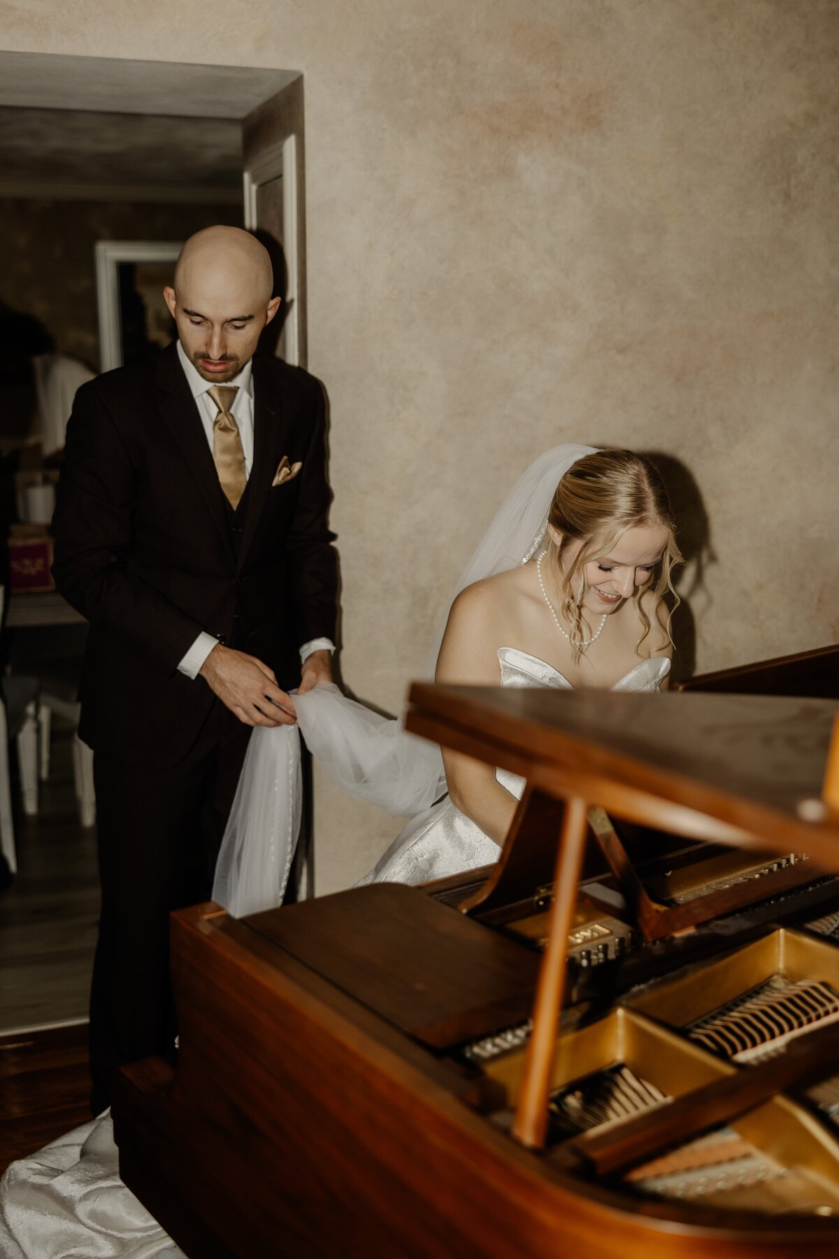 rainy-wedding-conrad-mansion-16