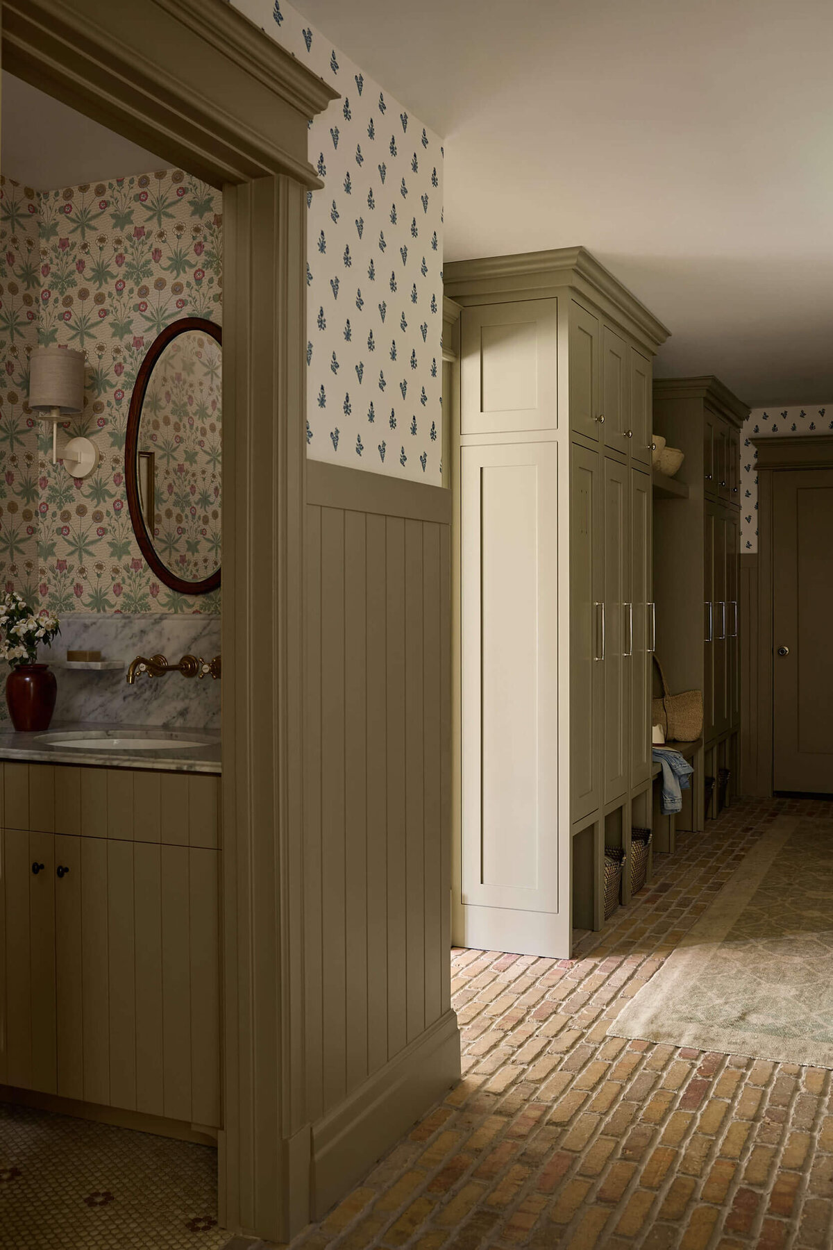 mudroom-william-morris-wallpaper-wilmington-interior-designer
