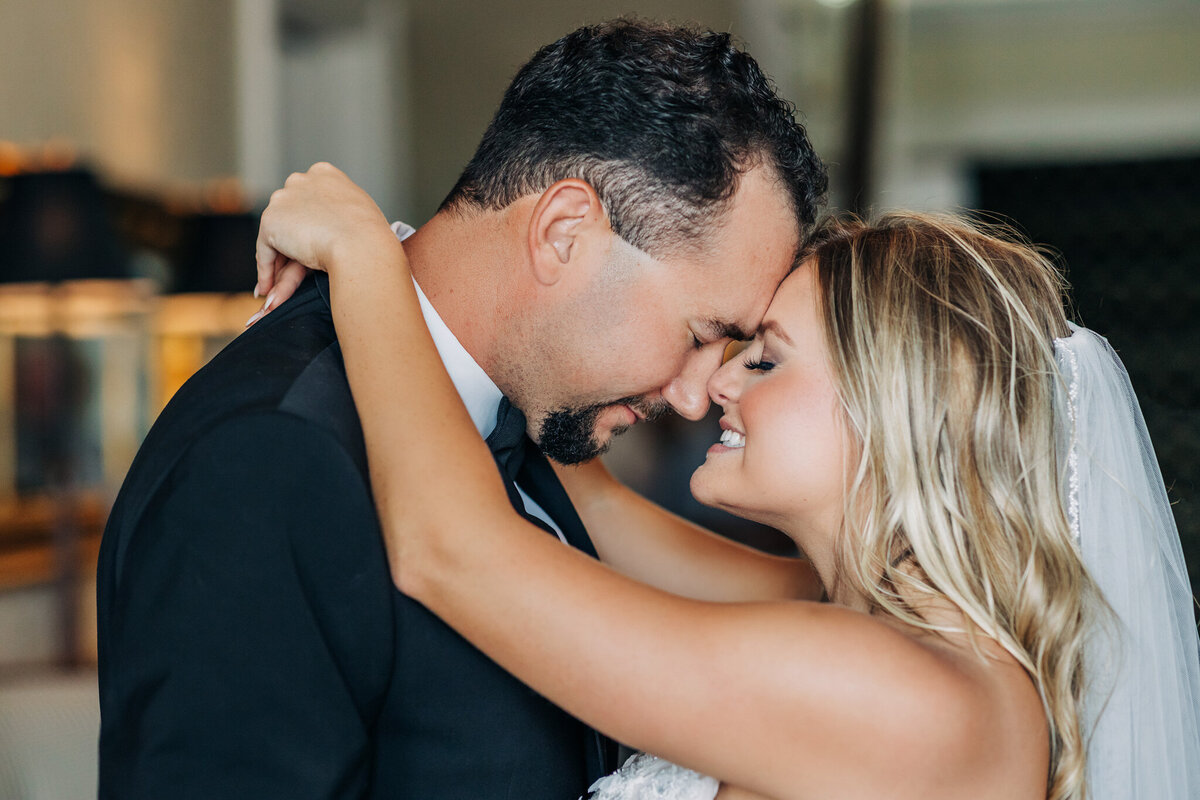 bride-groom-first-dance