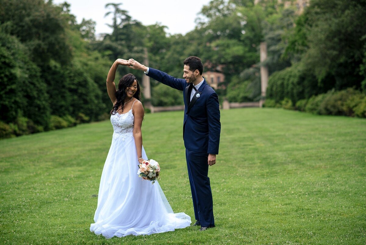bride-and-groom-frolicking-brooklyn-botanical-garden-1