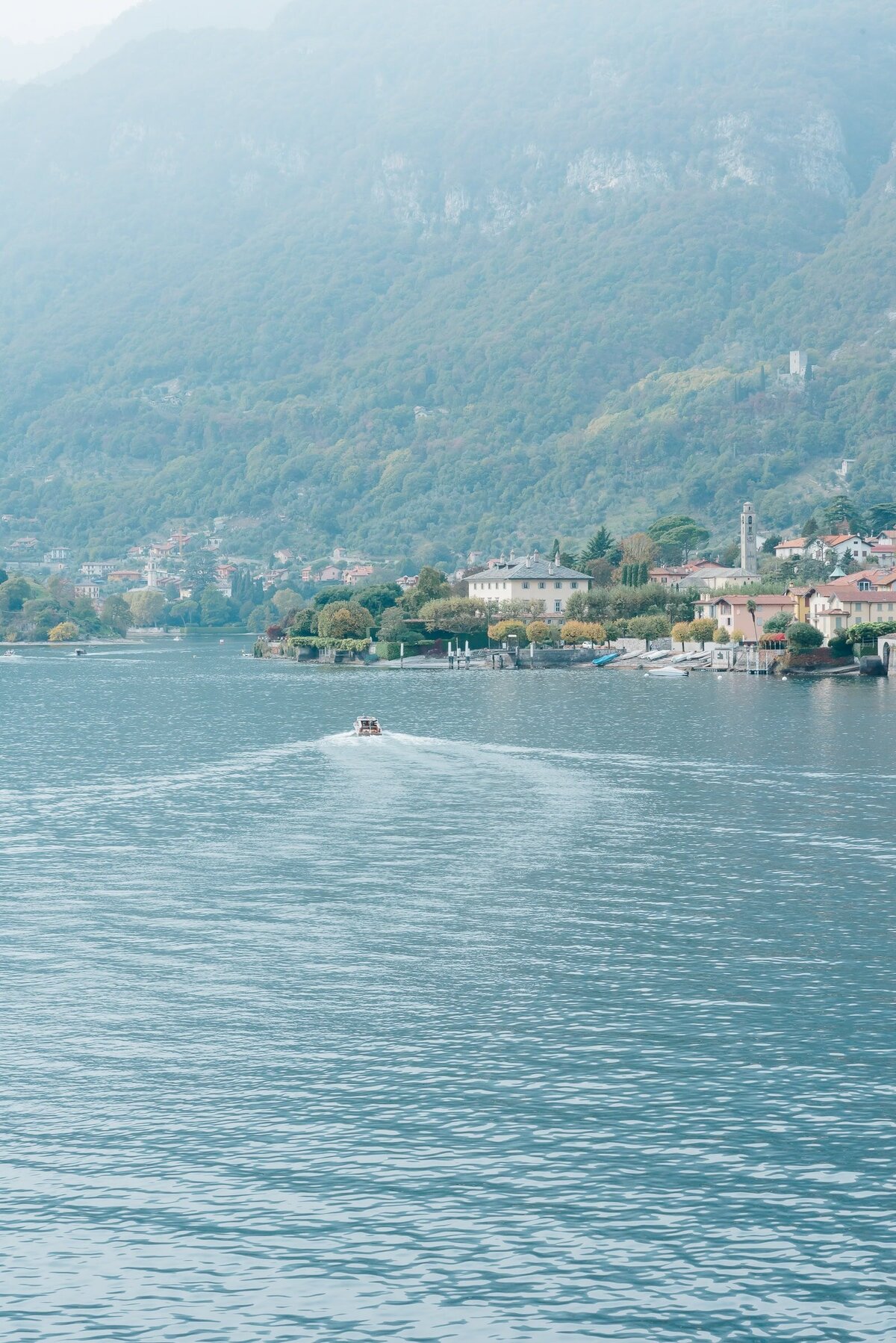 Destination Wedding Photographer Anna Lundgren in Stockholm Wedding in Lake Como Villa La Cassinella elopement_013