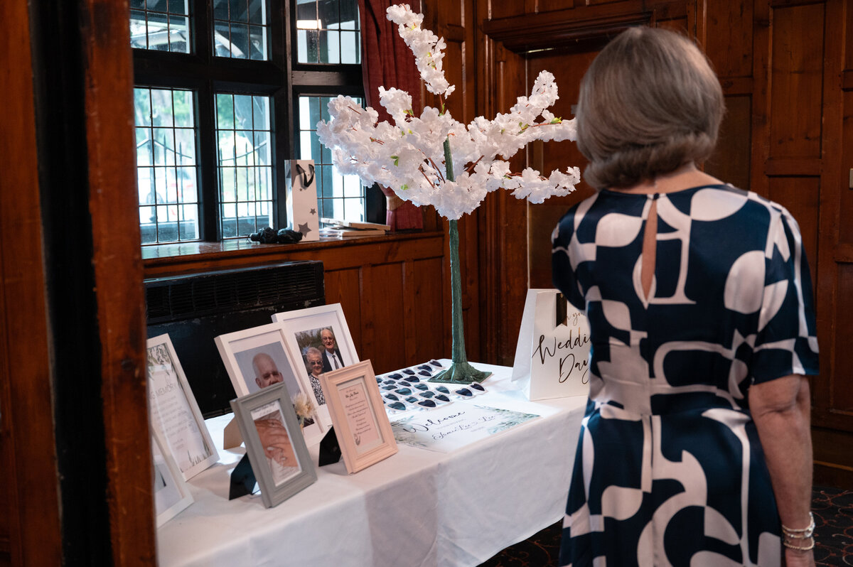 Guest candid reactions before wedding ceremony - candid captures - manchester wedding 