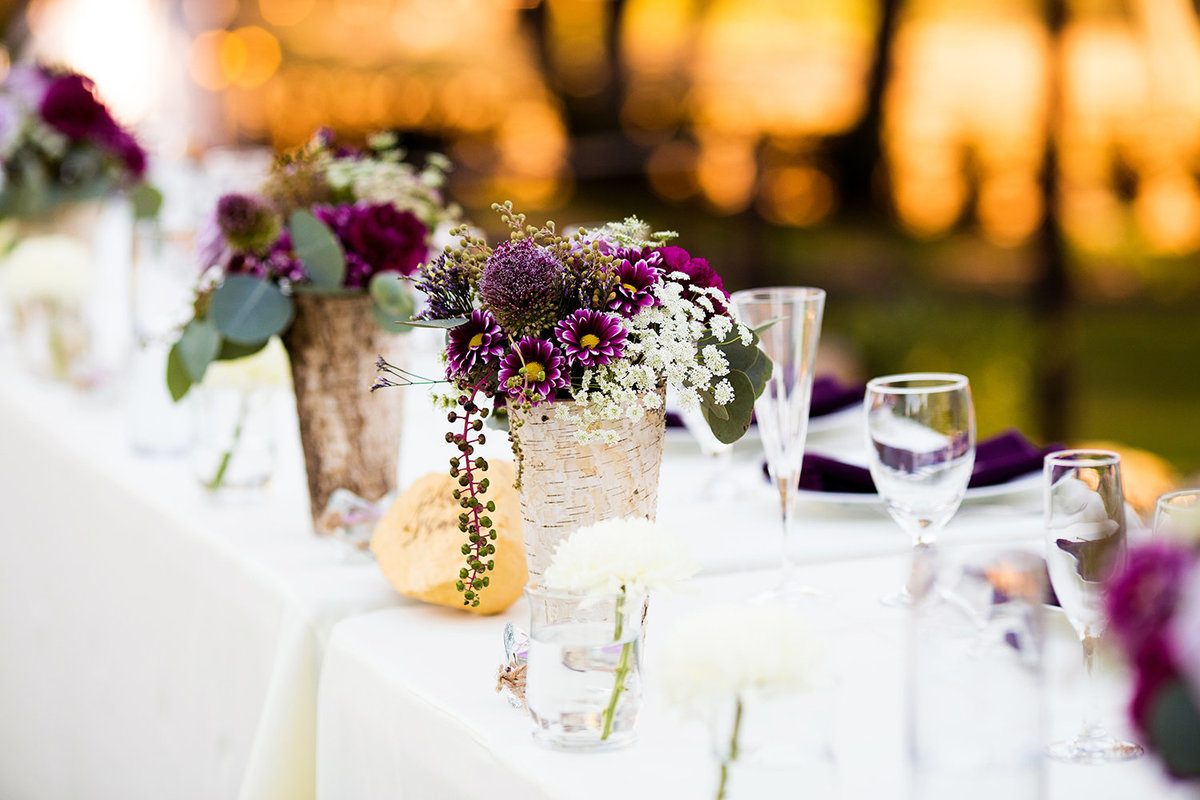 wedding photos purple table flowers