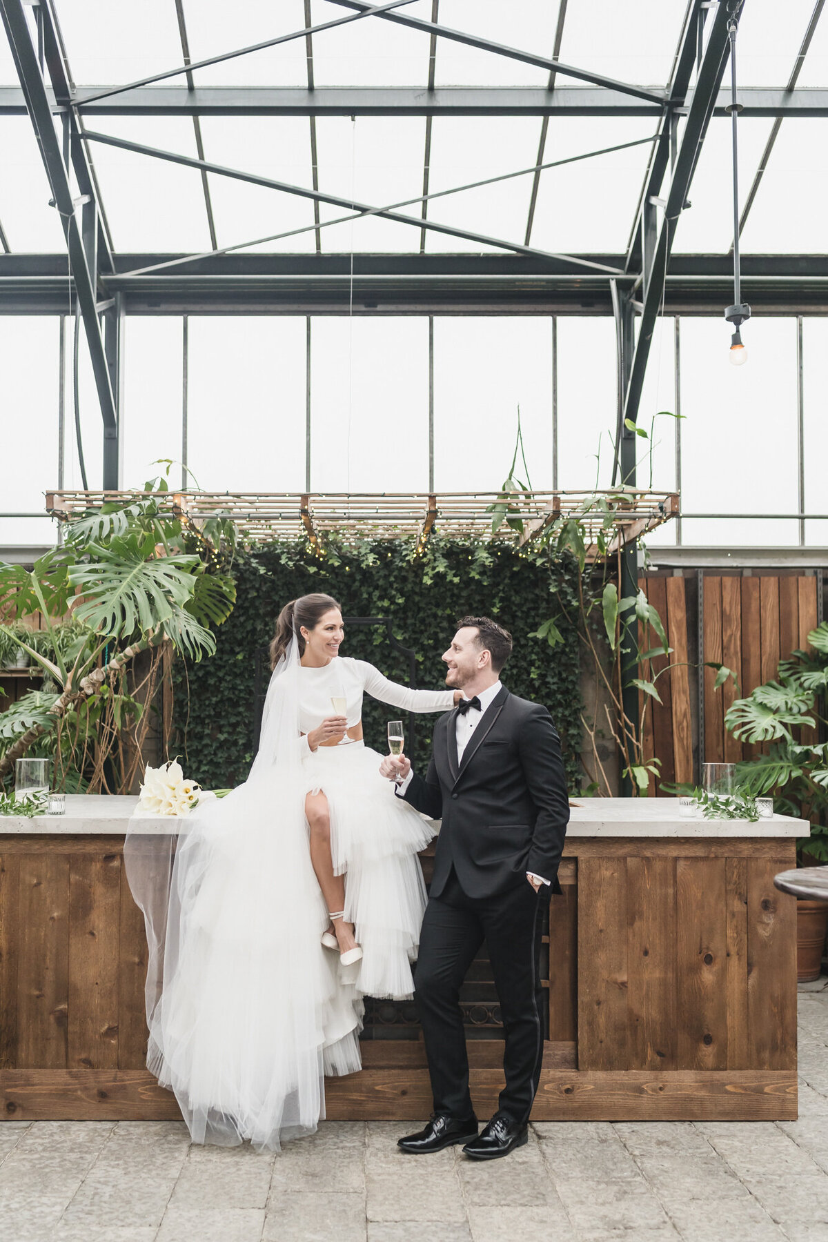 A MODERN ROMANTIC CLASSIC BLACK TIE PLANTERRA CONSERVATORY LUXURY WEDDING IN WEST BLOOMFIELD MICHIGAN BY KARI DAWSON4