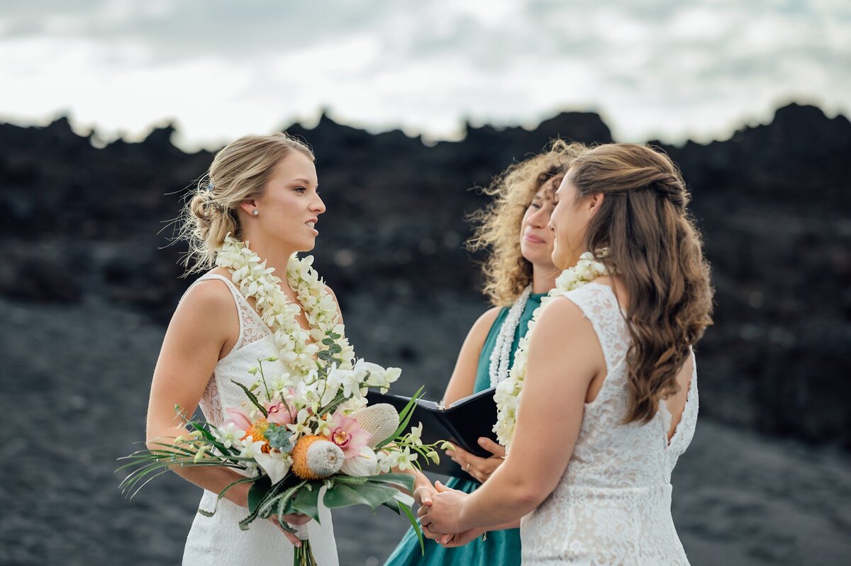 kiholo-black-sand-beach-elopement_0093