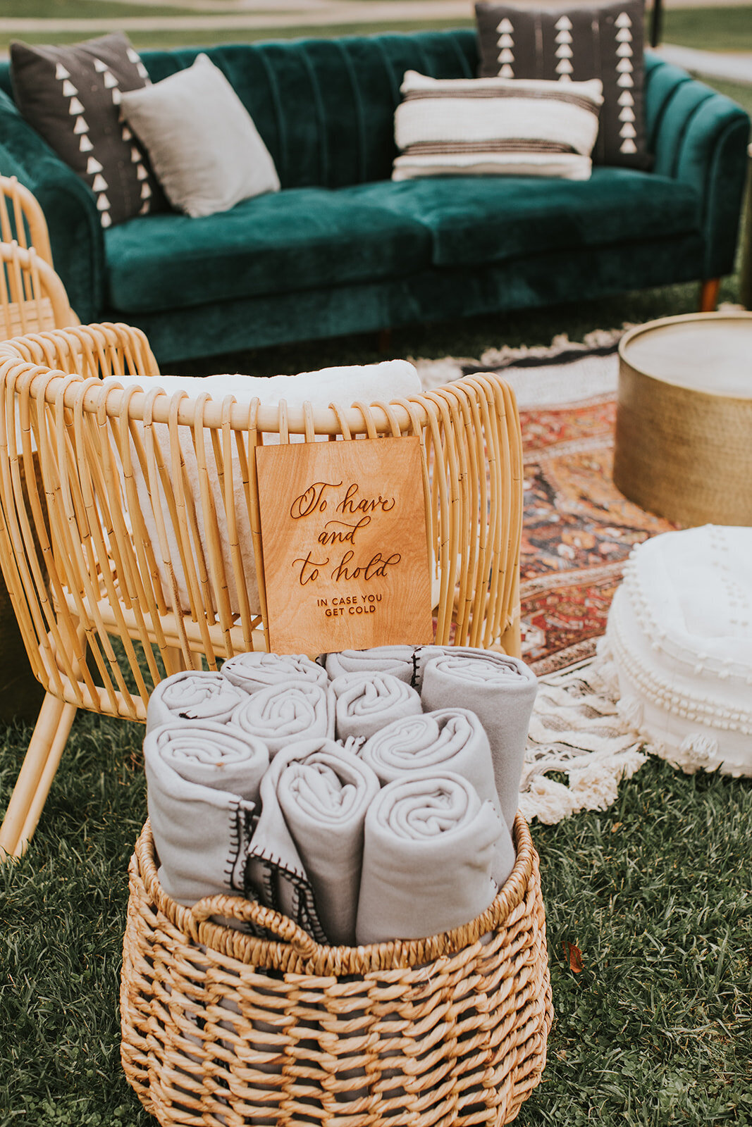 sitting-area-rustic-woodland-wedding-cedar-lakes-3