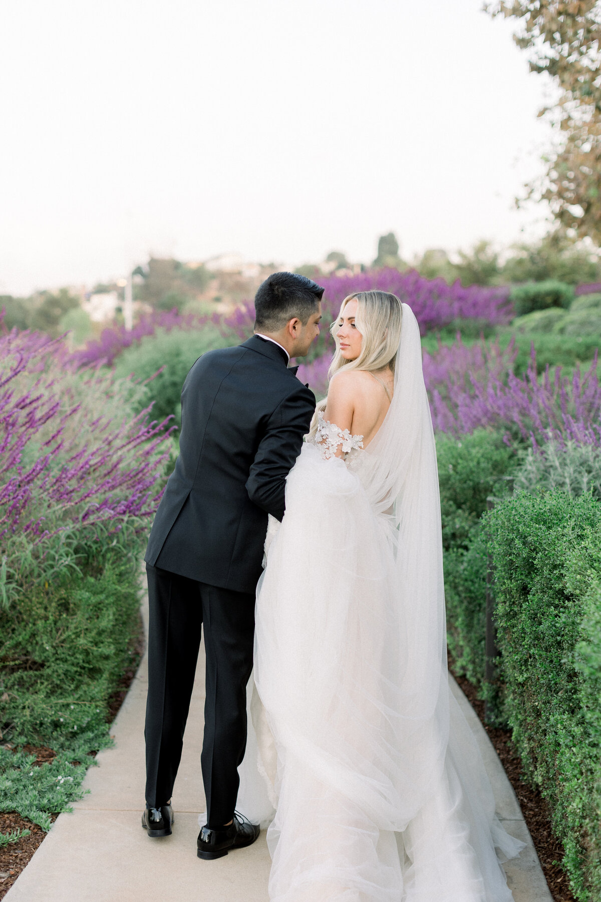 Previews Alexis and Dustin Rolling Hills Country Club Wedding _ Hello Blue-40