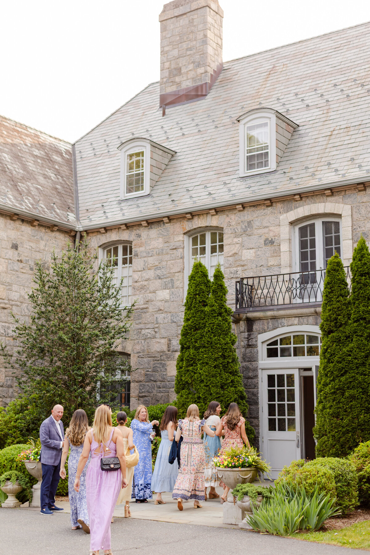 Guests entering Wainwright House for the rehearsal dinner on the back lawn