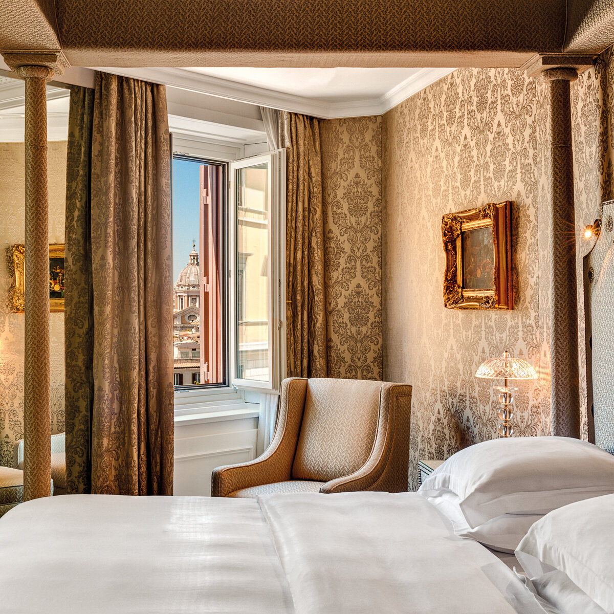 Waterstone - Hassler Collection - Hotel Hassler -Rome - Luxury Boutique Hotel - Gran Deluxe Suite Hassler Bedroom- Hassler Roma - credit Genivs Loci