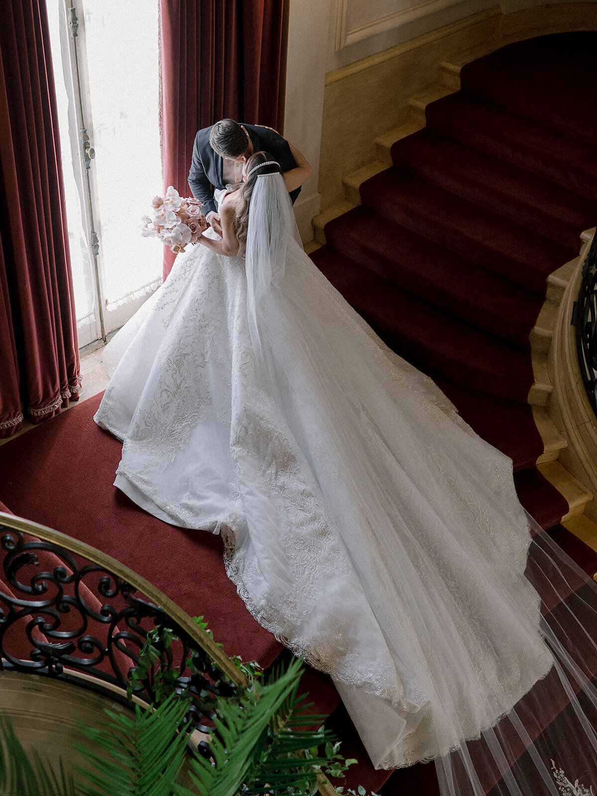 Kate_Murtaugh_Events_Newport_Rosecliff_wedding_planner_grand_staircase
