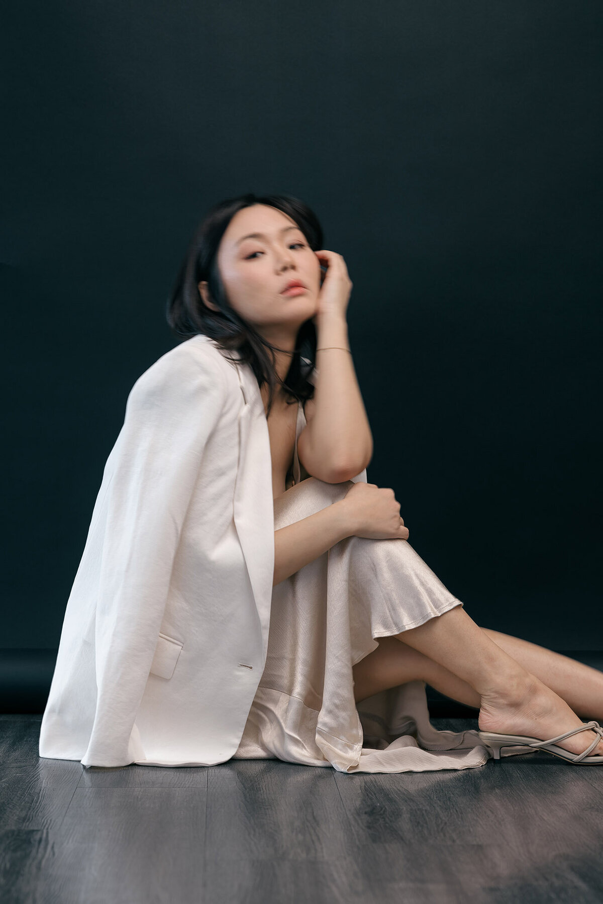 michelle-editorial-portrait-woman-white-suit-floor
