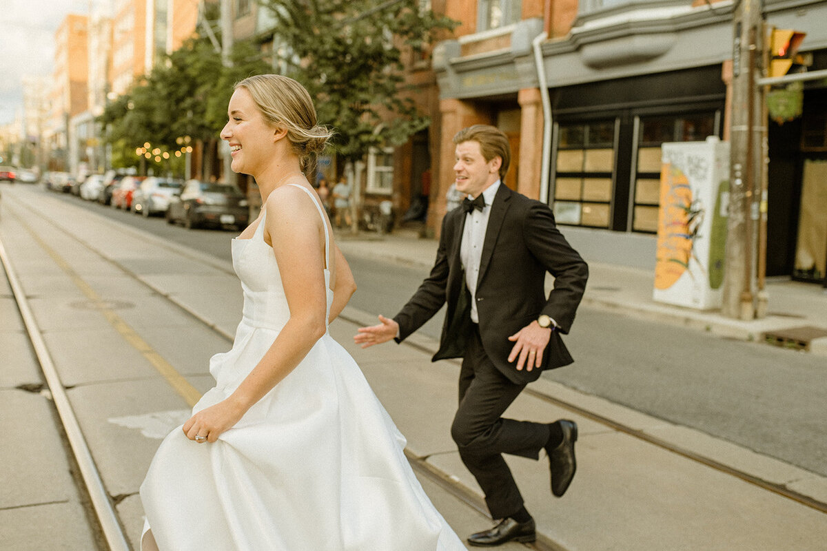 toronto-downtown-spadina-museum-the-great-hall-wedding-couples-session-summer-torontovibes-romantic-whimsical-artsty-indie-movie-642
