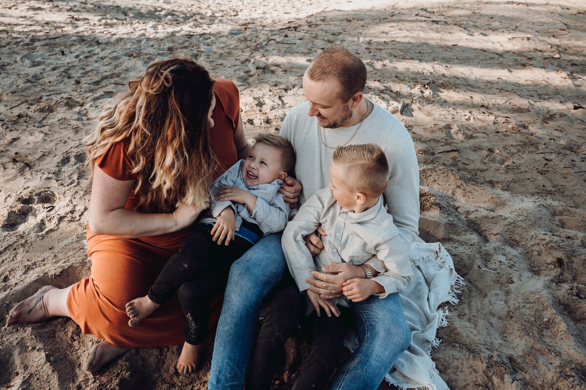 zwangerschapsshoot ommen fotograaf Jetske Wijnhoud fotografie (3)