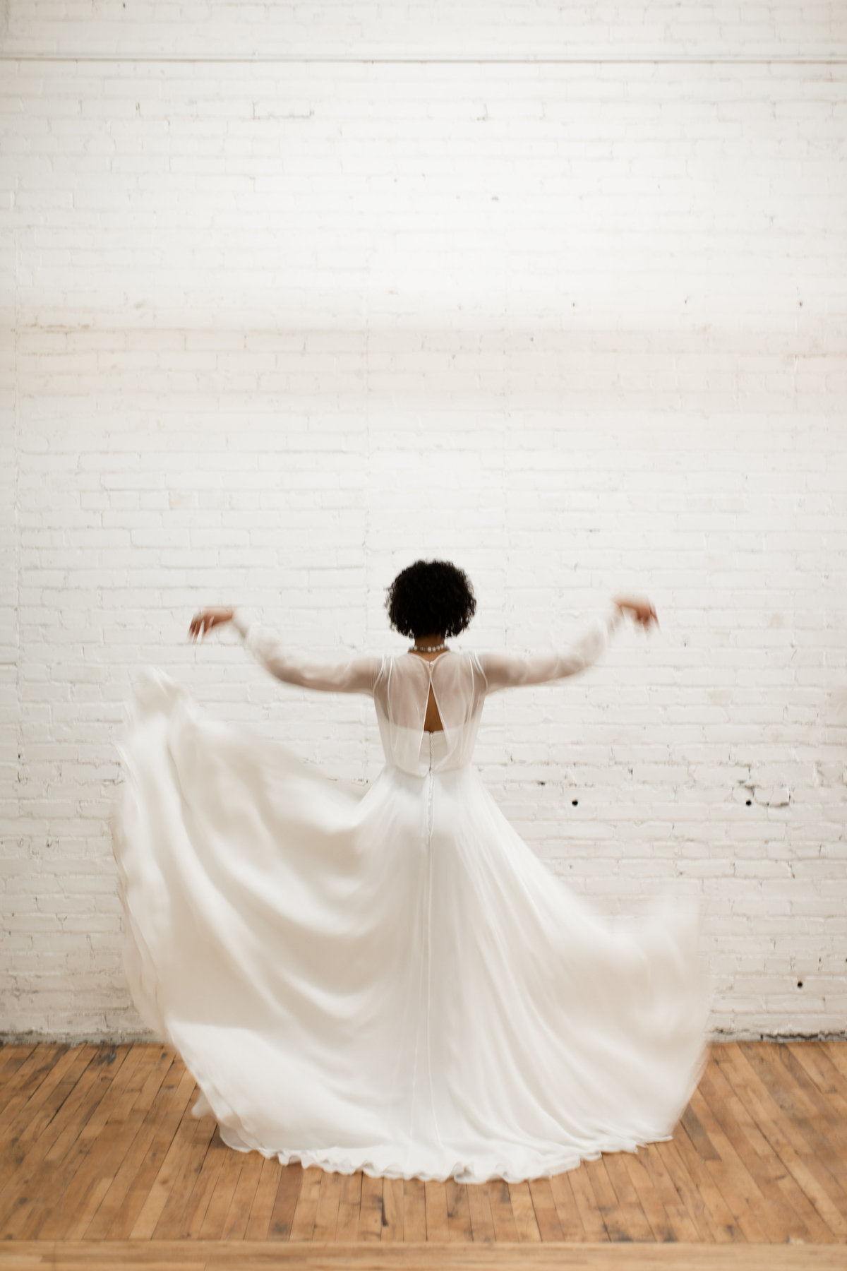 Modehaus_Wedding_studio_shoot_model_in_flowing_longsleeve_dress