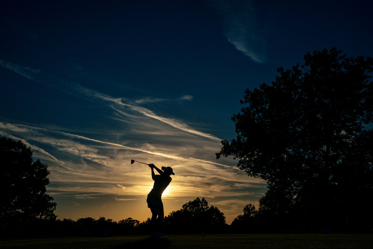 kansas-city-sports-photography-0105-silhouette-of-golfer-swinging