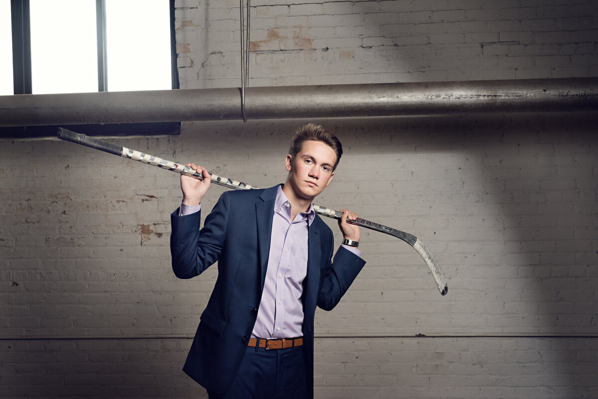 High School senior picture hockey plaer