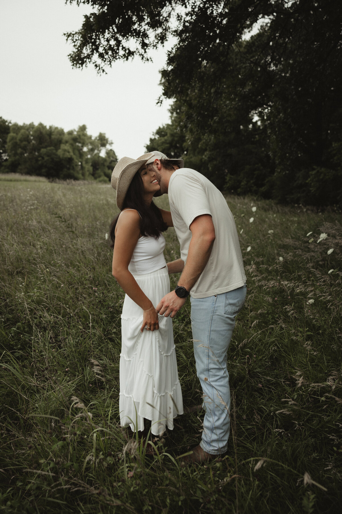 Wildflowercouplessessionwithtruck_emilyarwinephoto-11