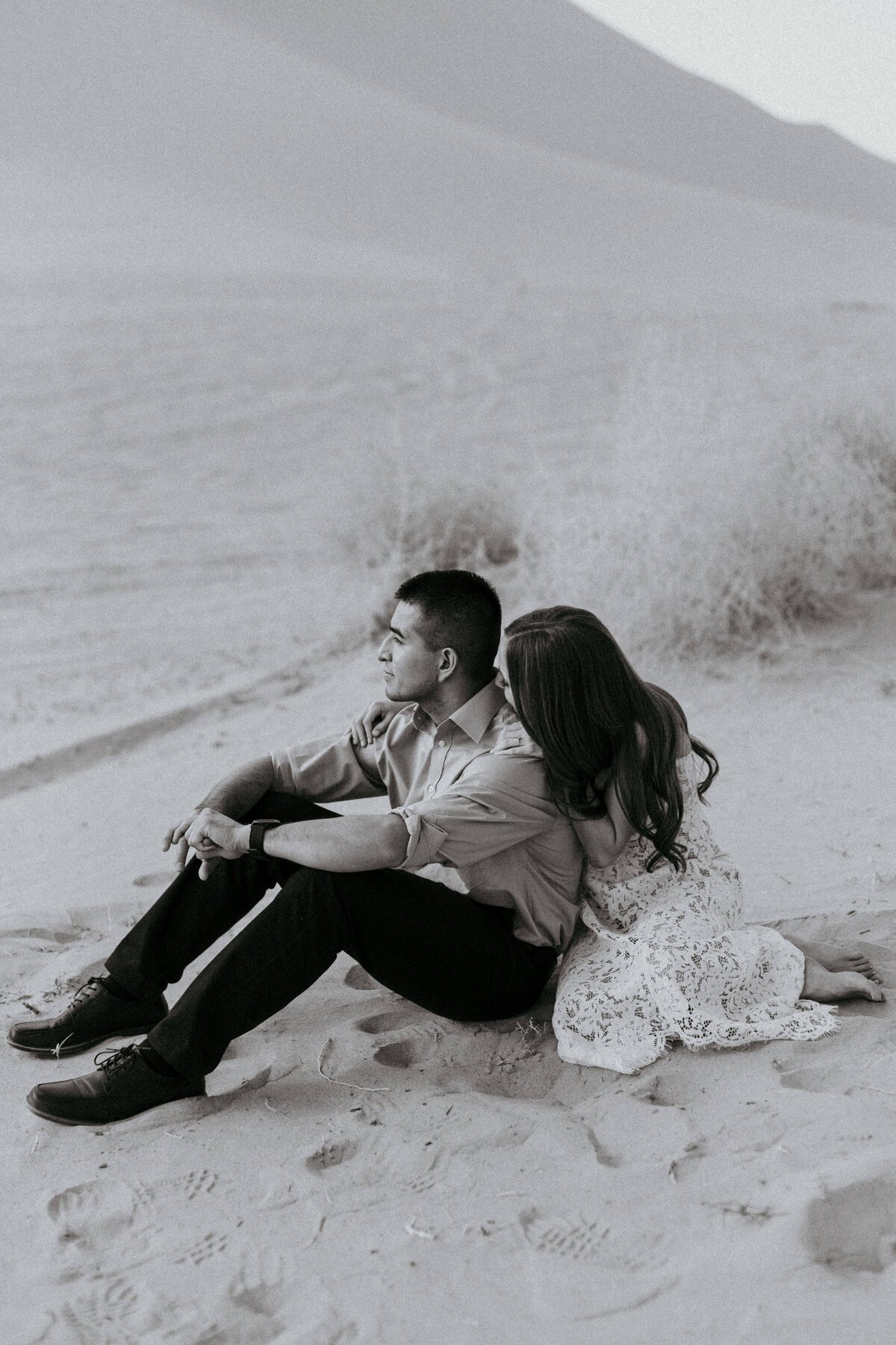 California-elopement Photographer-sand-dunes-engagement-9